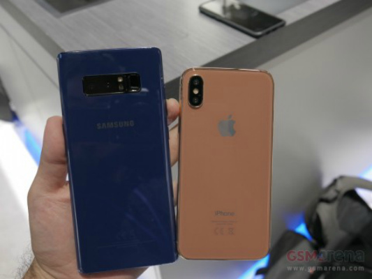 Samsung Galaxy Note 8 и iPhone 8
